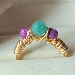Elegant Gold Ring with Emerald and Ruby Stones